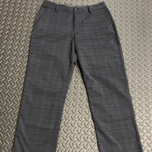 Men’s Under Armour Cool Tech Golf Pants! Size 32/32 Straight Leg.